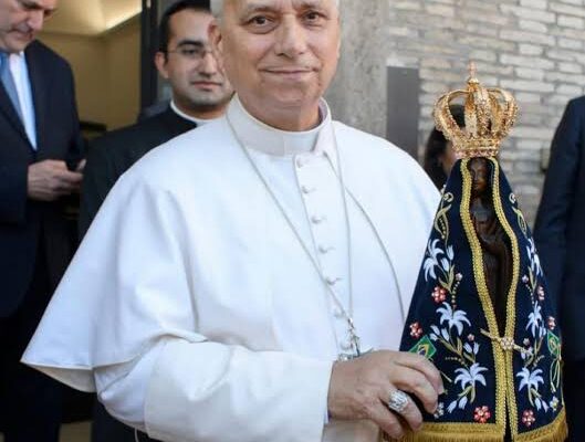 Papa Leão XIV com imagem de Nossa Senhora Aparecida - Foto: Reprodução /Instagram