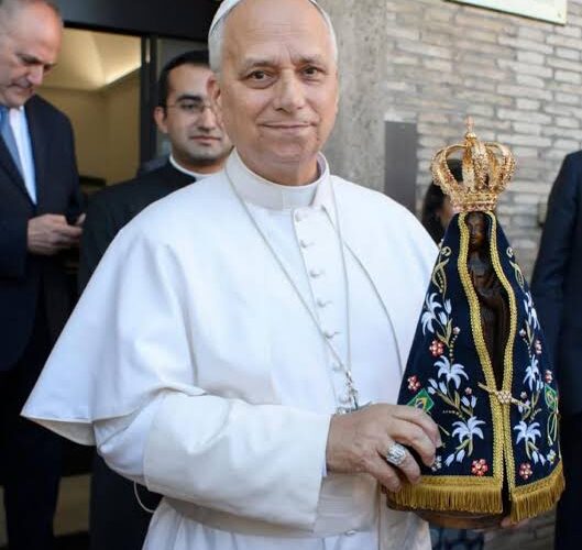 Papa Leão XIV com imagem de Nossa Senhora Aparecida - Foto: Reprodução /Instagram